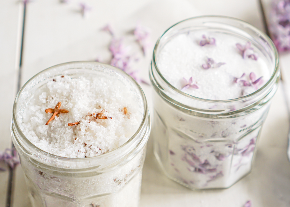 SimplySweet_705's tweet photo. Here’s a simple yet elegant way to brighten baking and drink recipes by using homemade lilac sugar. Lilac flowers bloom in the spring, so hurry now is the time! #lilacseason #lilac 

Learn How Here: https://t.co/Ay04Ov0KV4 https://t.co/mtglp1kENq