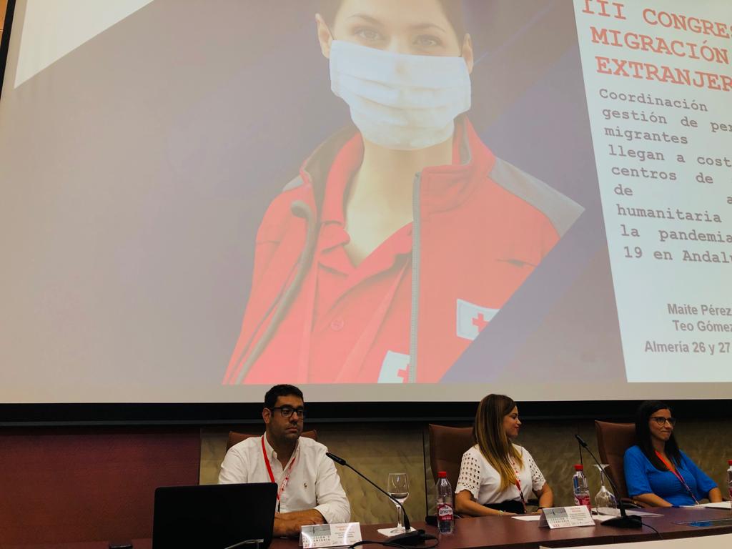 CruzRojaAlmeria's tweet photo. #CongresoMigracionCR. Analizando la coordinación y gestión de los #migrantes en centros de acogida durante la #COVID19. Con Teodoro Gómez, director gerente de @DAPAlmeria, Maite Pérez, responsable de Atención Humanitaria en @CREAndalucia y Alexandra Peña, de Cruz Roja enAlmería. https://t.co/kG7ZGDDeOm