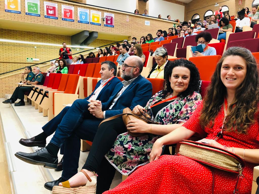 #CongresoMigracionCR. Analizando la coordinación y gestión de los #migrantes en centros de acogida durante la #COVID19. Con Teodoro Gómez, director gerente de <a href="/DAPAlmeria/">Distrito Sanitario Almería</a>, Maite Pérez, responsable de Atención Humanitaria en @CREAndalucia y Alexandra Peña, de Cruz Roja enAlmería.