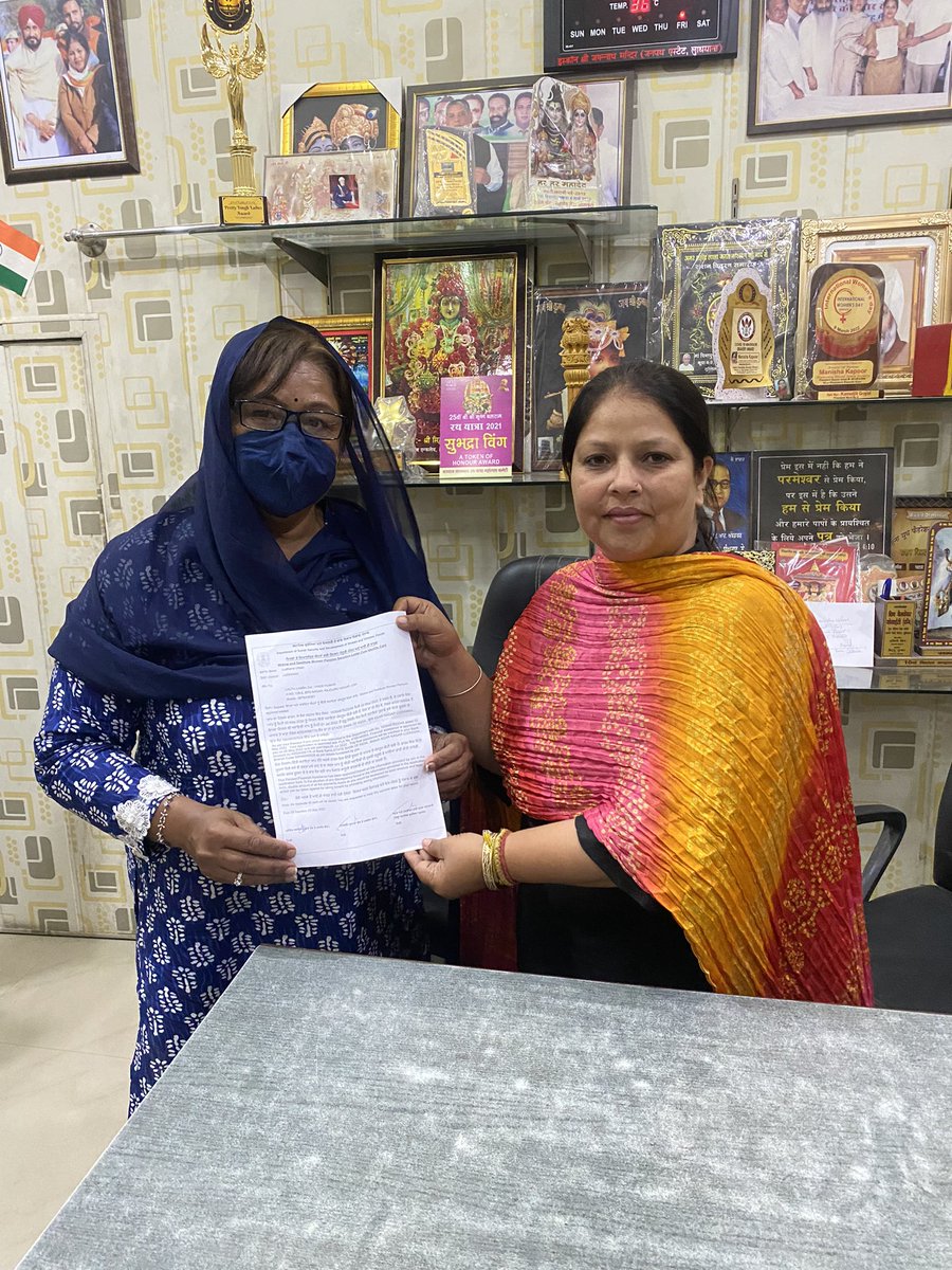 MANISHA54670235's tweet photo. Again blessed day distribution of pensions #ward79
मेरा मकसद: वार्ड नः79 की बेहतरी और तरक्की -हैबोवाल
ਸੇਵਾ ਅਤੇ ਸਮਰਪਣ ਕਾਂਗਰਸ ਦਾ ਵਾਅਦਾ ਹੈ
#MahilaCongress
#RavneetBittu
#RajaWarring
#BharatBhushanAshu #PPCC
#ManishaKapoor https://t.co/Hblk1cDWGE