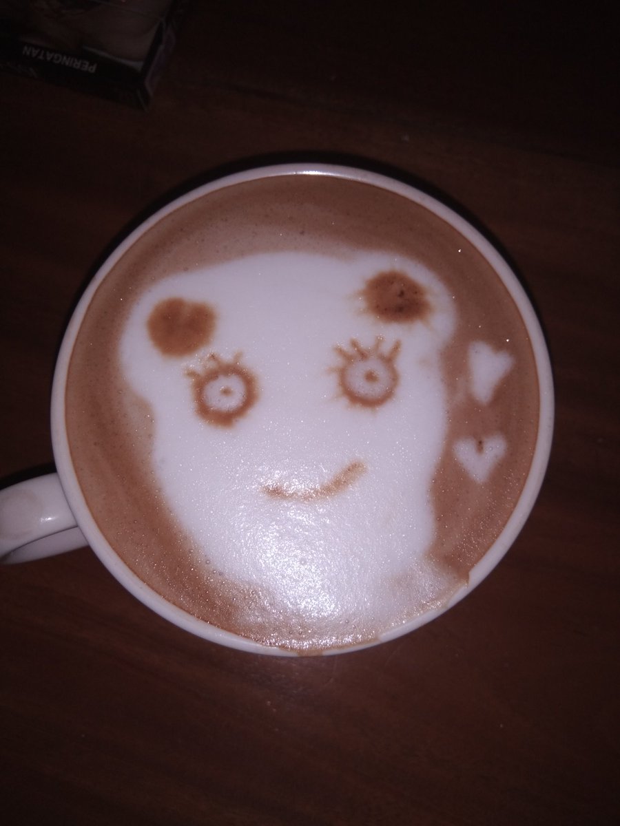 DwiYoca's tweet photo. Ya niatnya mau bikin panda tapi kok serem banget ya wkwkwk gatu lah cape banget ngelatte https://t.co/xlHGur6PmU