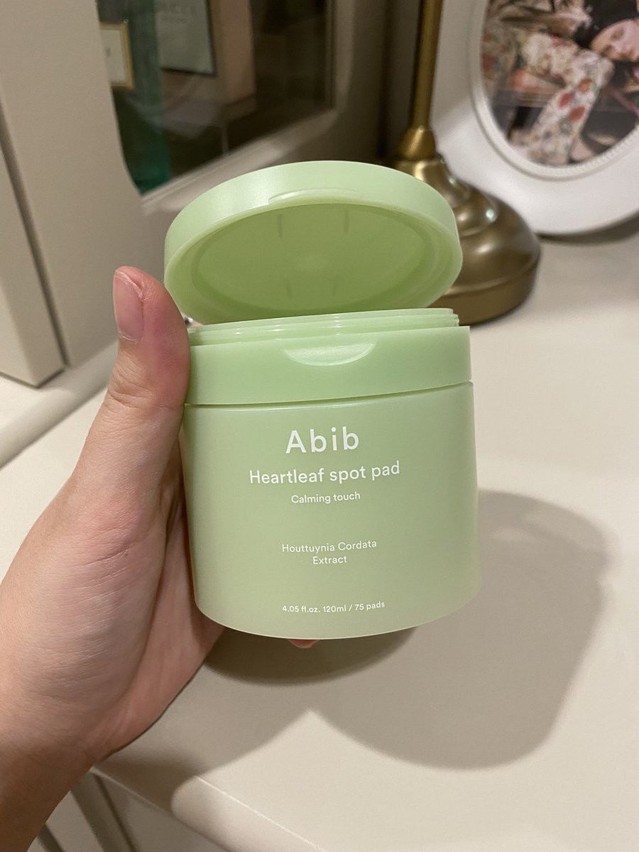 Realviviennelee's tweet image. อันนี้ใช้ดีจริงไม่จ้อจี้ ซื้ออันที่ 3 ละ โทนเนอร์แพดฮีซึง ใช้ดีอะ ช่วยเรื่องสิว สิวผด ผิวแพ้ง่าย ผิวแดง เห่อไรมาคือจัดค่ะ ช่วงนี้สิวบุกอีกละ หน้าแหก ราคาไม่แรงด้วย ของเค้าดีจริง นอนยัน