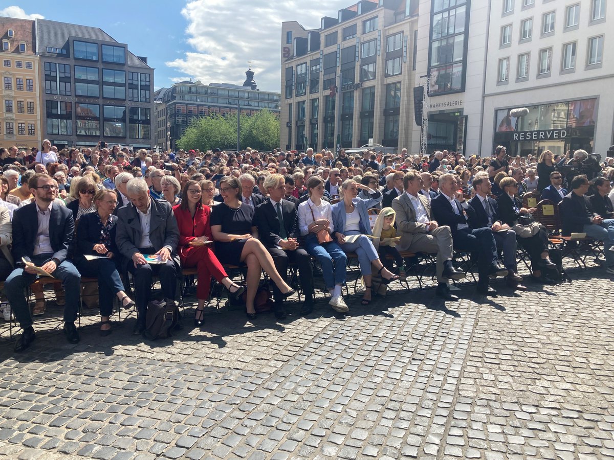 Das Deutsche Chorfest in Leipzig ist eröffnet! In den kommenden vier Tagen sind 350 Chöre in Leipzig zu Gast. 500 Konzerte bringen unsere Stadt zum Klingen!  @ChorSingen #MusikstadtLeipzig #Dankbar