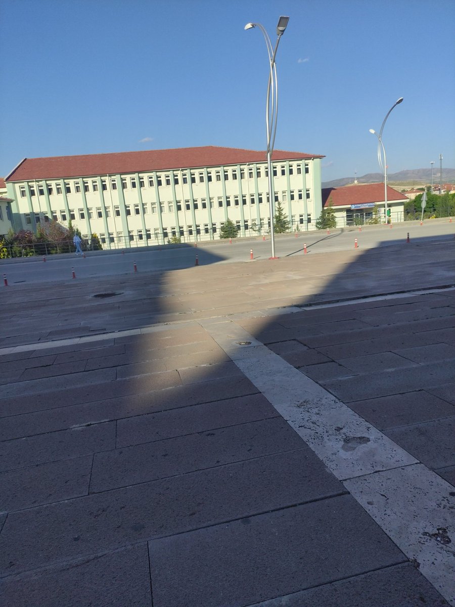 emreiren2's tweet photo. Bizim fakülte neden bu kadar yeni https://t.co/9SiJjunmt2