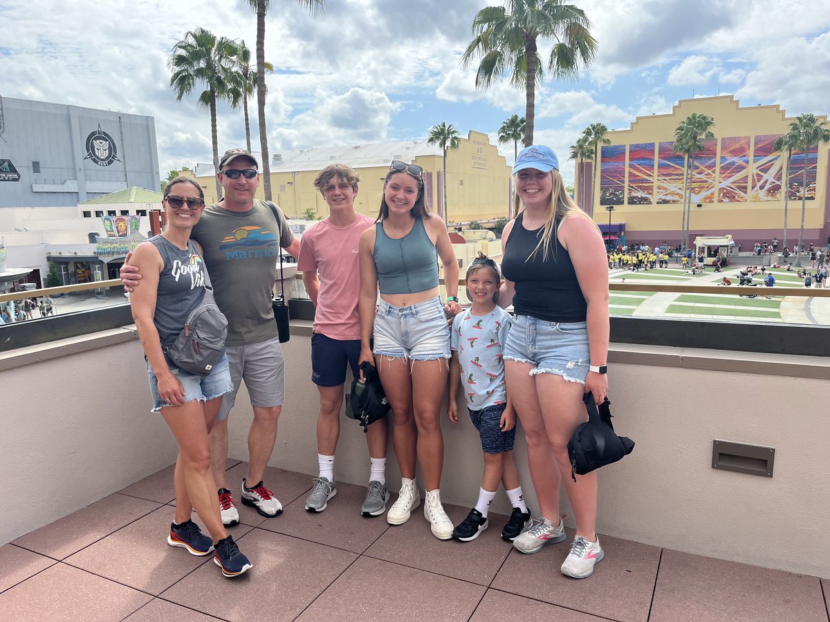 mattskiff's tweet photo. Thanks to Ron, the friendliest Neighbor Page, for the behind the scenes tour of Jimmy Fallon’s-Race through New York! THE ONLY FAMILY FROM NORFOLK, NE to take the tour-so far. Home of Johnny Carson! #UOFISTBUMP #JimmyFallon @UniversalORL @FallonTonight #thepanda https://t.co/65dothnVEc