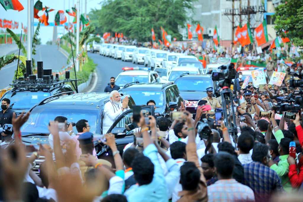 lalit16patil's tweet photo. "जनसेवक का साथ है,
विकास की हर ओर बात है"

#Vannakam_Modi https://t.co/fSr15gXPVP