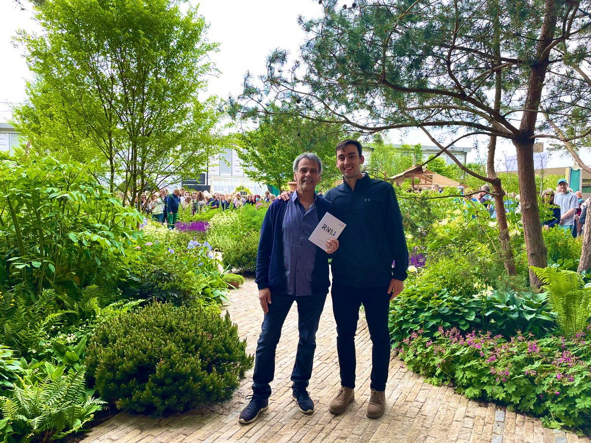 TheBarnTWells's tweet photo. Having raised thousands for the @RNLI over the past 30 years, boss and son were given special access in to the RNLI’s Gold medal winning #RHSChelsea garden! https://t.co/P8uncORl88