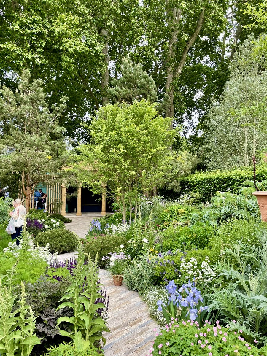 TheBarnTWells's tweet photo. Having raised thousands for the @RNLI over the past 30 years, boss and son were given special access in to the RNLI’s Gold medal winning #RHSChelsea garden! https://t.co/P8uncORl88