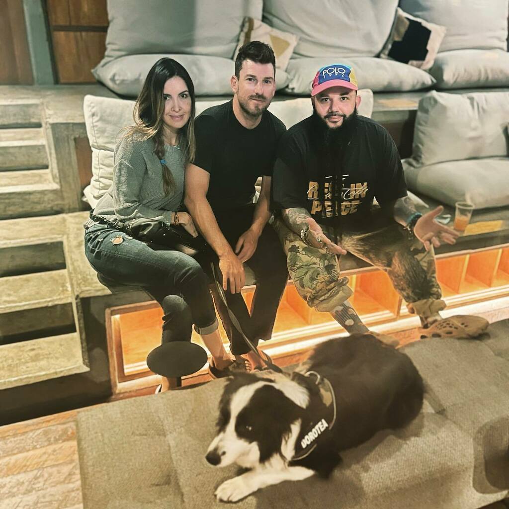 KingdomKome's tweet photo. Con mi Hermano @_ruen_
@ktymora y @dorotea.border
🇨🇴⛰ #Medallo ⛰🇨🇴
.
.
.
#kingdomkome #RUEN #colombia #medellin
#flyshitonly #worldwide #poblado #pobladomedellin #international #medellincolombia #malbecLP #malbec2 https://t.co/Qq3Y20NnIk https://t.co/pYwShrnLfJ