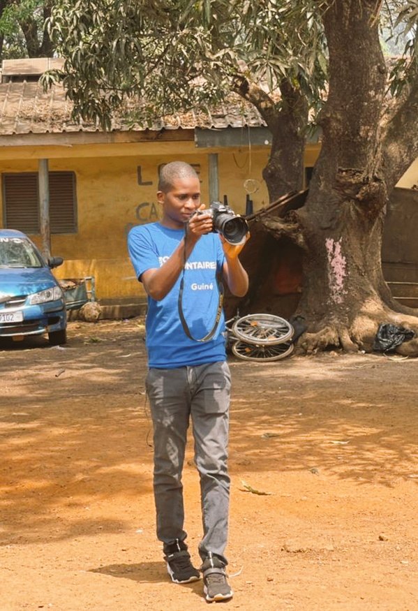 makaneraalpha1's tweet photo. Vivre le volontariat à travers un appareil photo, pour la #Paix et la #cohésion #sociale est une inspiration en action. @PBF_Guinee @UNV_ROWCA @saahawo @diengfk @martin_sodji https://t.co/ATW0o4Iqos