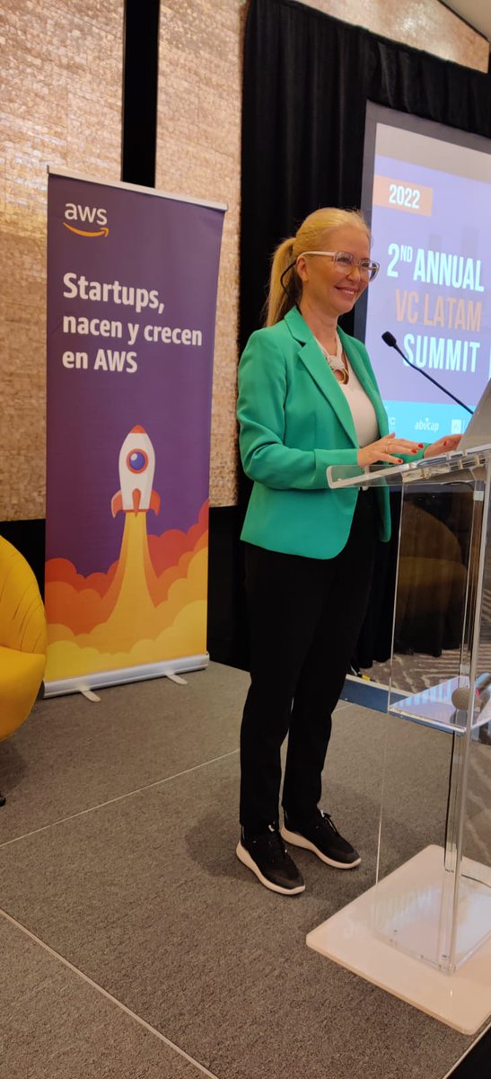Cibersons_'s tweet photo. Our founder and @PARCAPY_  President @ViviBernardes_ opening the #DemoDay at the @VCLatamSummit.👏🏼🤩

@AWSstartups https://t.co/5A6TxVEpqJ
