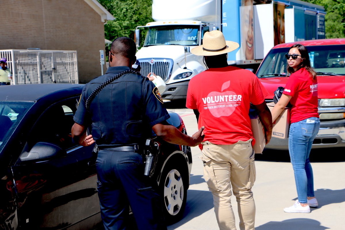 1800TruckWreck's tweet photo. Stop 6 food pantry is one of our favorite community partners! Our team is always happy to volunteer at local food drives. 

#community #volunteer #giveback #stop6 #fortworth #foodpantry #fooddrive #local #dfw #support #lawfirm #callus #attorney #law #personalinjury https://t.co/pCTGx9aUH8