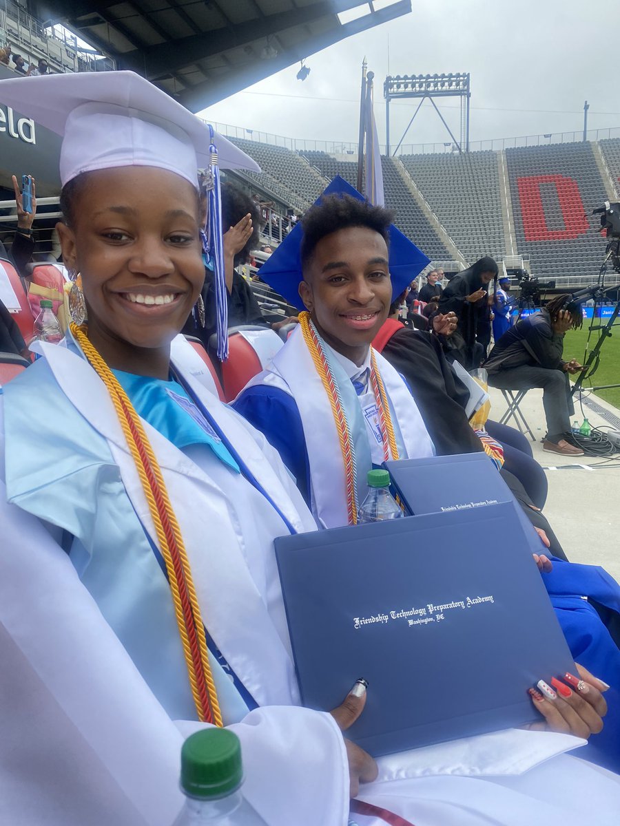 FriendshipPCS's tweet photo. Proud Valedictorian Kenyatta Robinson and Salutatorian Aliea Mansaray of #FPCSTechPrep’s Class of 2022!
💙🤍💙🤍
It’s a great day to graduate from @ftp_titans! 🎓🤩
#BIGTECH #DCCharterProud #FriendshipProud #friendshippcs https://t.co/mvPfyF9ra1