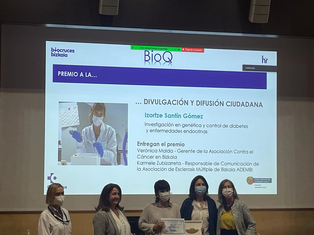 FunImmune's tweet photo. Congrats to our lab member @Izorbaraka for being awarded with the #BioQ prize for her work on science dissemination to the society!
Zorionak!! 👏👏👏
@biocrucesHRI
@EHUBiokimika https://t.co/HXBcVKmYKk