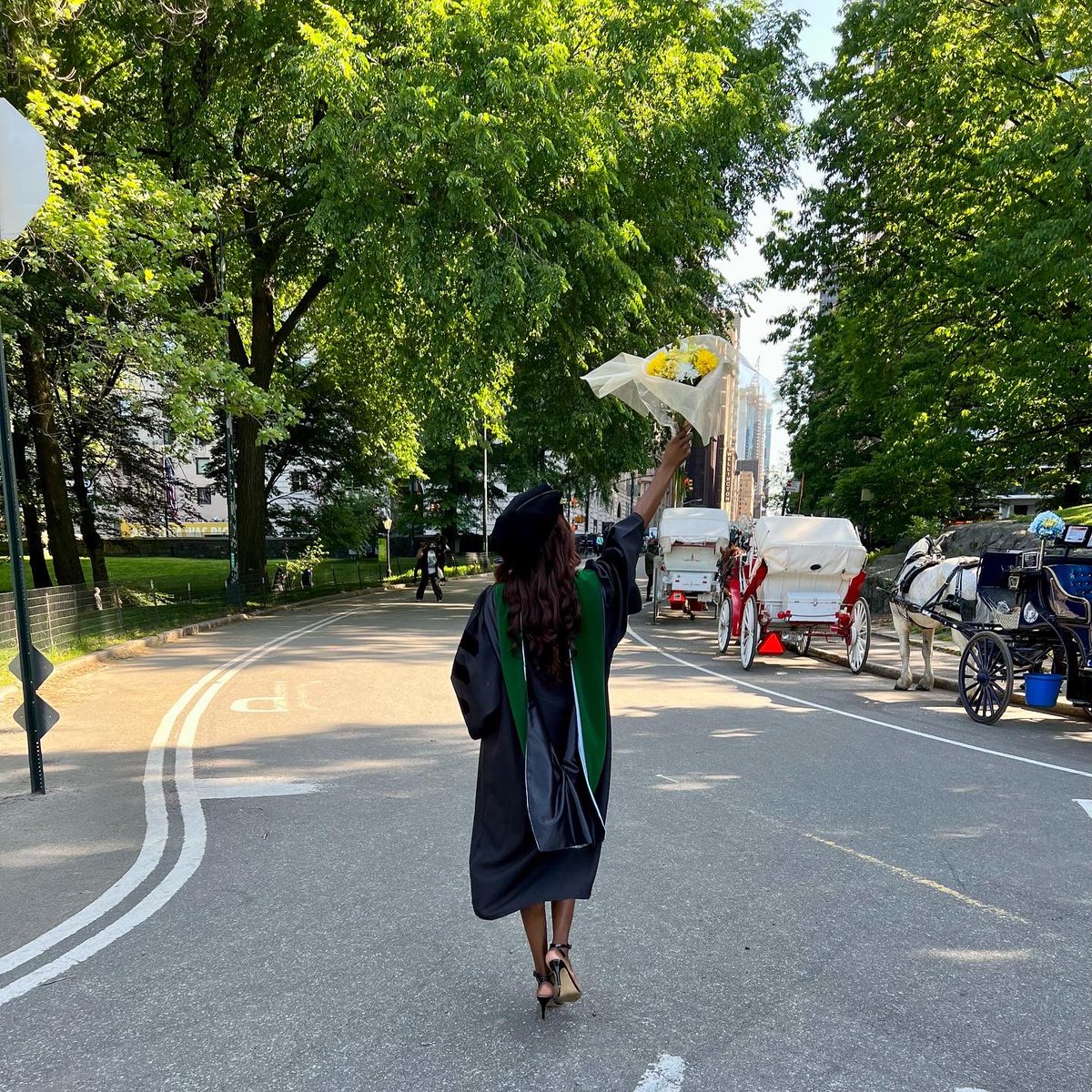 TaneishaRenae's tweet photo. Jamaican immigrant turned DOCTAH! Officially Dr. Taneisha Sinclair! 😭 Ready to take care of the kiddos and their families💙 #classof2022 #firstgeneverything #pedsmatch22 #graduation2022 https://t.co/7ByCs81BF3