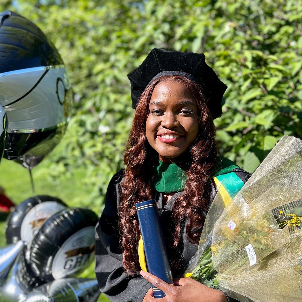 TaneishaRenae's tweet photo. Jamaican immigrant turned DOCTAH! Officially Dr. Taneisha Sinclair! 😭 Ready to take care of the kiddos and their families💙 #classof2022 #firstgeneverything #pedsmatch22 #graduation2022 https://t.co/7ByCs81BF3