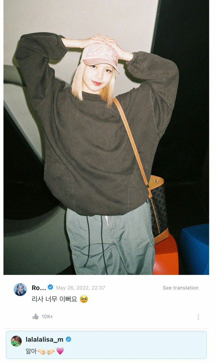 LisaWeverse_'s tweet photo. Lisa Weverse 🐥

ROSÉ: #LISA is so pretty 🥹

#LISA: I Know🤜🏻🤛🏻💗

#LALISA #LISA #MONEY @BLACKPINK https://t.co/vim1qxRPIj