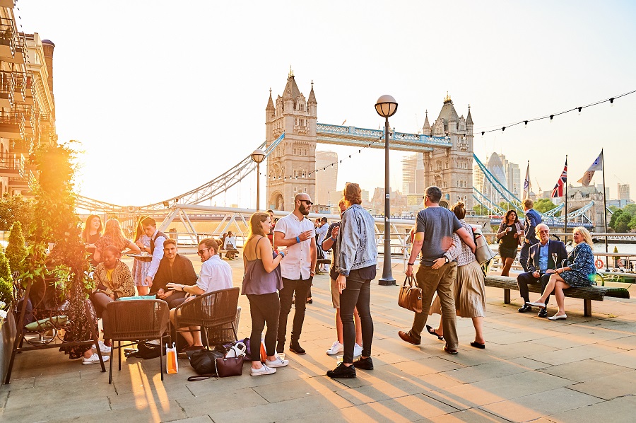 The Queen's Jubilee celebrations are set to be a highlight of London's summer, so where better to raise a glass to her Majesty than beneath the iconic Tower Bridge?👑