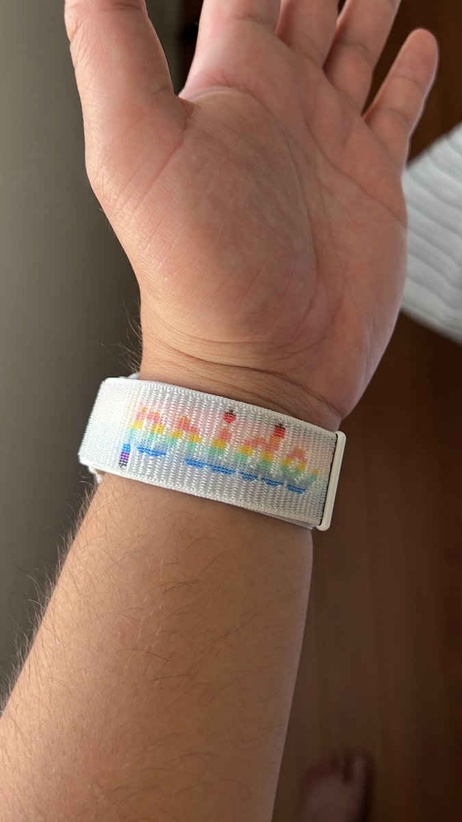 I love the tradition of getting a new pride band for the Apple Watch each year 🏳️‍🌈🏳️‍🌈🏳️‍🌈