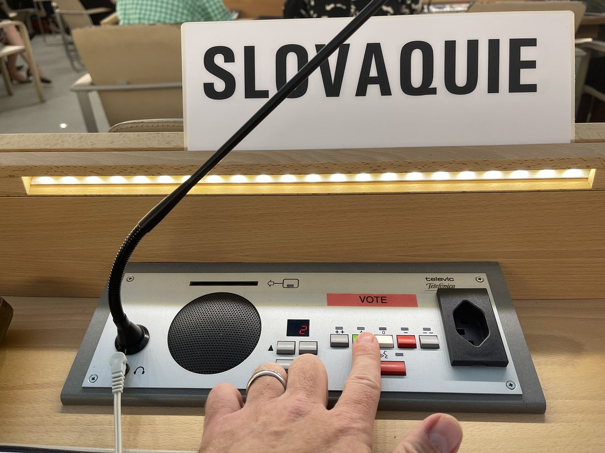 MatulayDusan's tweet photo. 🇸🇰 voted clear yes for 🇺🇦 resolution & resolute no against 🇷🇺 resolution at #WHA75
@DrTedros timely initiative “peace for health & health for peace” #GHPI @WHO is impossible because of Russian aggression in Ukraine. It is a threat 4 global health, stability & security. https://t.co/QJFPp5w7sZ