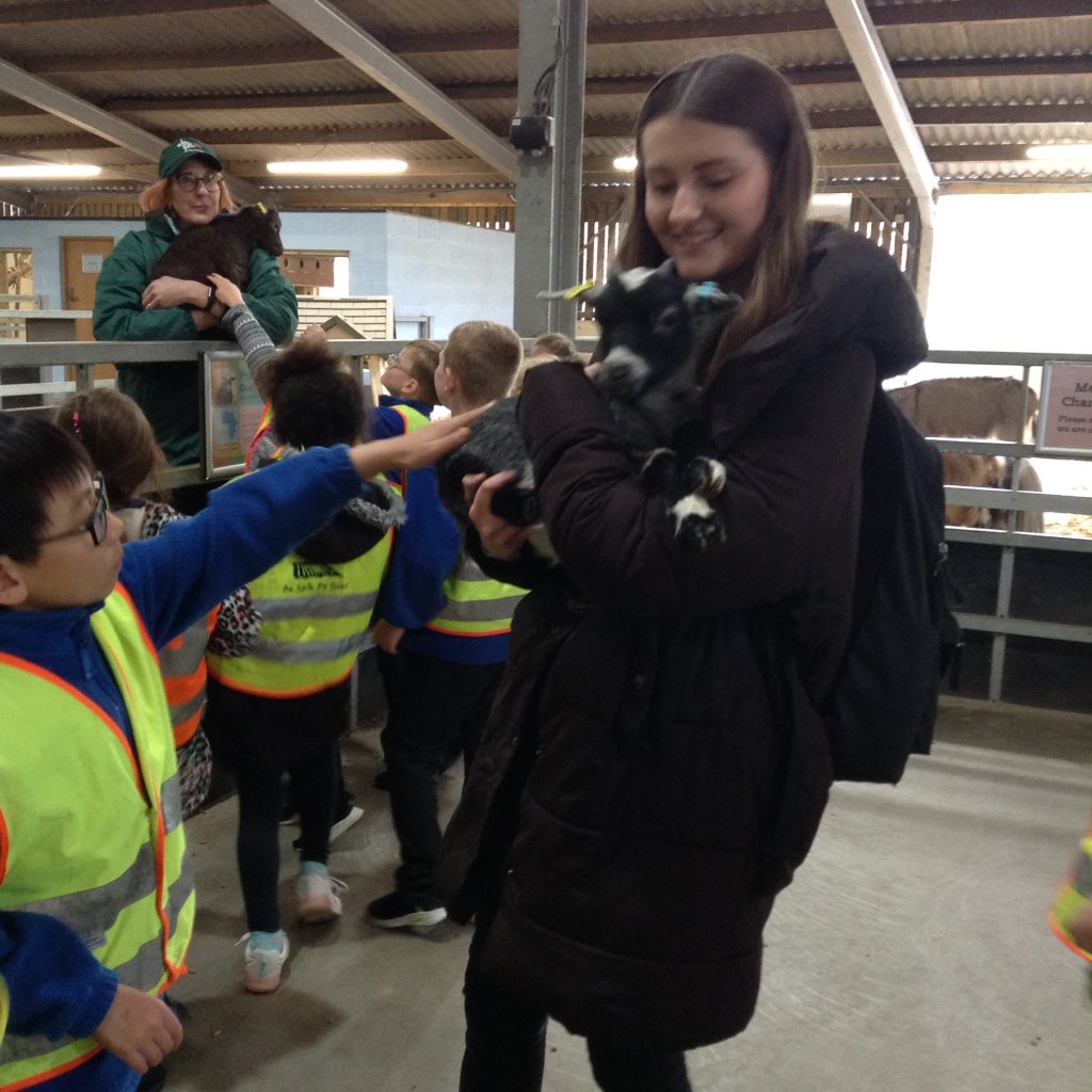 latimerprimary's tweet photo. The grown ups were even brave and got to hold the goats! #2EH #WhitePostFarm #goats #animalsincludinghumans #farm https://t.co/PSKFKVZj9N