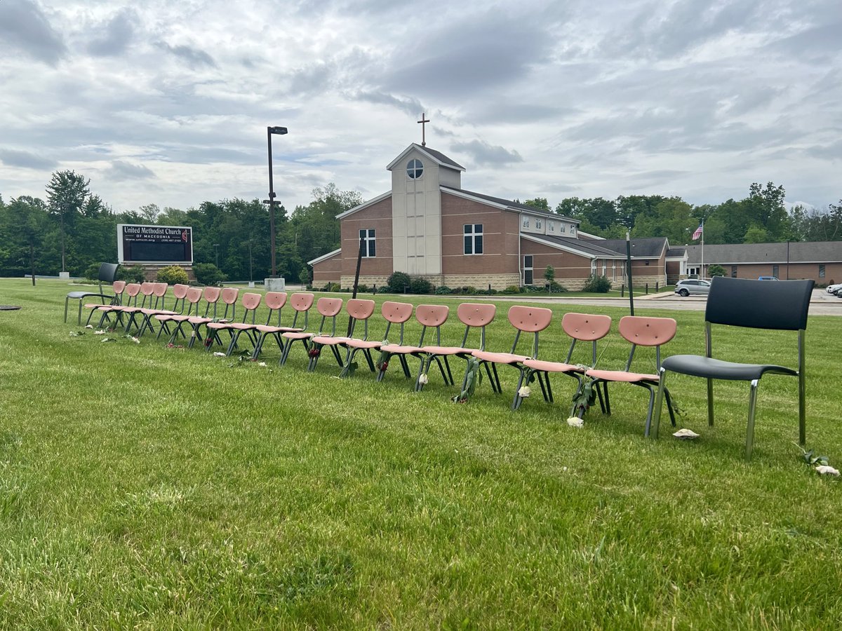 AmaniAbraham's tweet photo. 21 empty chairs have been placed outside of United Methodist Church of Macedonia. The chairs were placed here to honor the 19 students and two teachers killed in the mass shooting at an elementary school in Uvalde, Texas. @wkyc https://t.co/aNdfsESULa