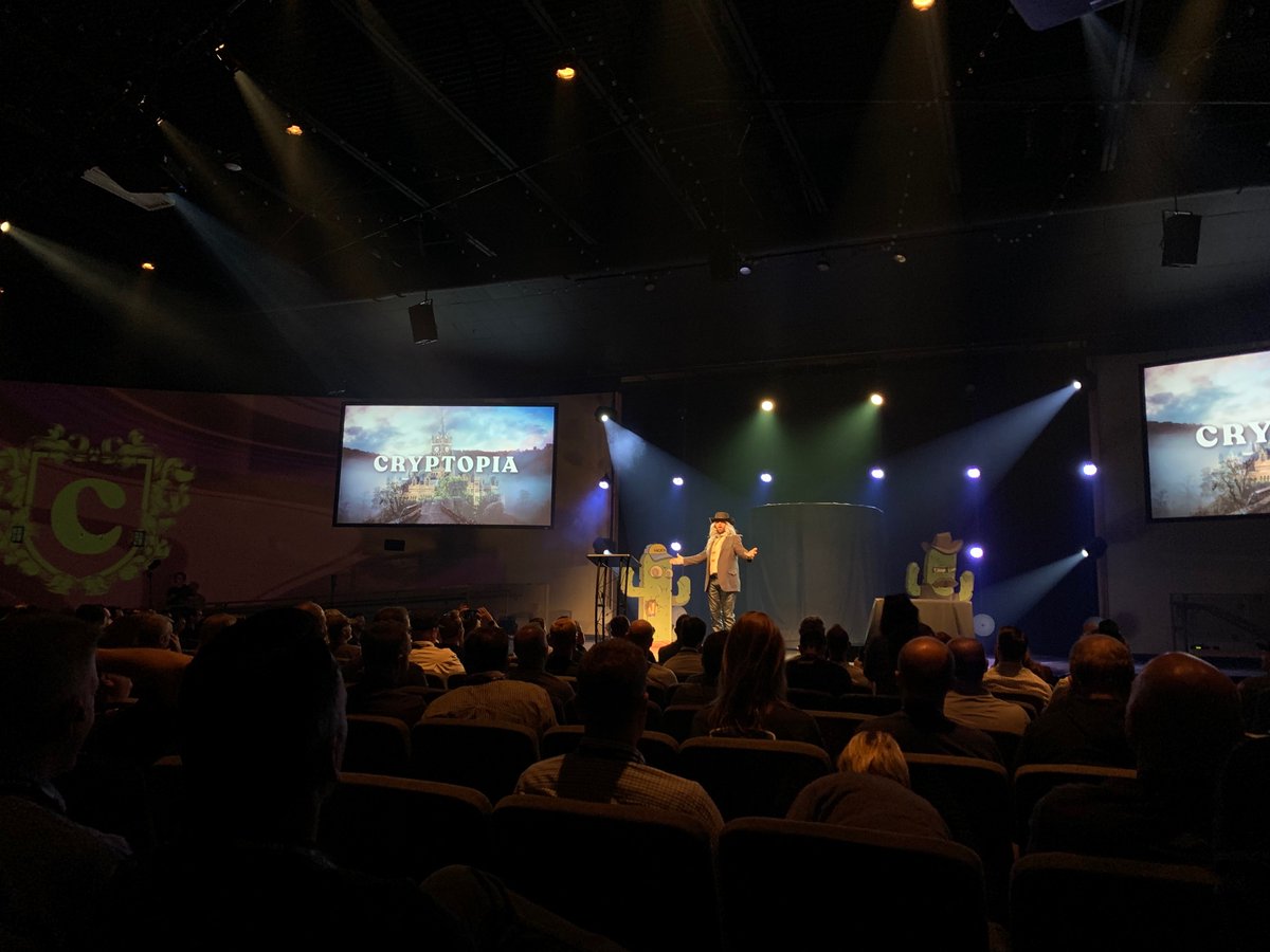 Cryptopia Salt Lake City kicked off this morning with Elle Griffin &amp; Scott Paul ! <a href="/CryptopiaSLC/">Cryptopia</a> 
@novelleist <a href="/scottycoin/">Scott X</a>