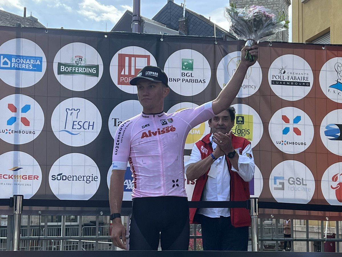 🇱🇺 #flechedusud22 🇱🇺
📍Rumelange 🇱🇺
Les maillots de la Flèche du Sud 
🔵Rush : Antoine Devanne <a href="/Vendee_U/">Vendée U Pays de la Loire</a>
⚪️Jeune: Thibau Nys <a href="/baloise/">Basler Versicherung</a> 
🌷Combatif : Cedric Pries @Leopard_Cycling 
🔴 <a href="/baloise/">Basler Versicherung</a> <a href="/pimronhaar/">Pimronhaar</a> <a href="/Baloise_Trek/">Baloise Glowi Lions</a>