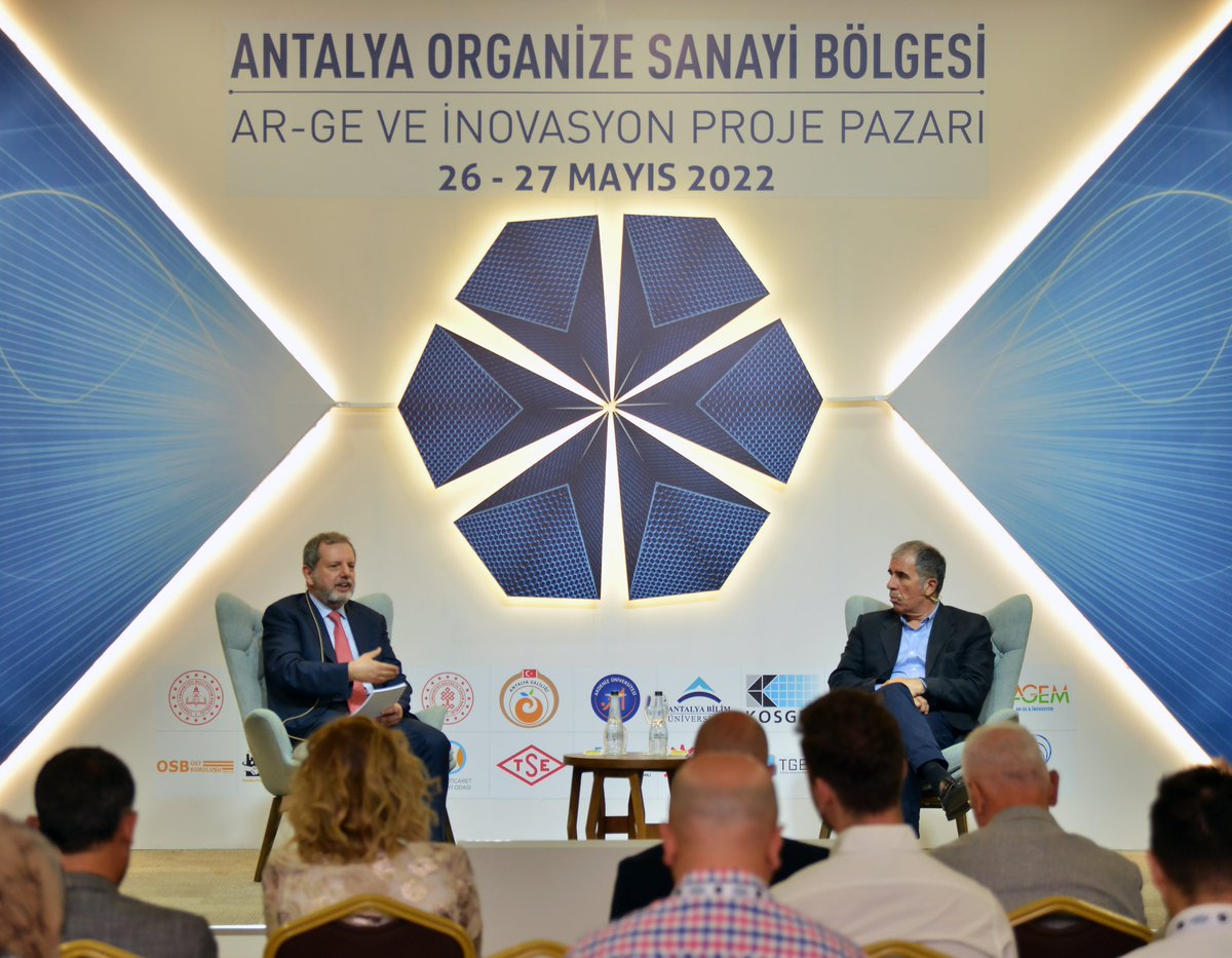 AntalyaOSB's tweet image. Gazeteci / @dunya_gazetesi YK Başkanı Hakan Güldağ ve Finans Danışmanı / Ekonomist @thealiagaoglu,  Antalya OSB Ar-Ge &amp;amp; İnovasyon Proje Pazarı 2022 Etkinliği kapsamında gerçekleştirdikleri ŞANS SOHBETLERİ&apos;nde &quot;Türkiye Ekonomisi; Gelişmeler ve Yakın Gelecek Beklentileri&quot; ele aldı.