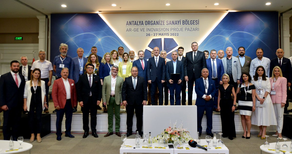 AntalyaOSB's tweet image. Gazeteci / @dunya_gazetesi YK Başkanı Hakan Güldağ ve Finans Danışmanı / Ekonomist @thealiagaoglu,  Antalya OSB Ar-Ge &amp;amp; İnovasyon Proje Pazarı 2022 Etkinliği kapsamında gerçekleştirdikleri ŞANS SOHBETLERİ&apos;nde &quot;Türkiye Ekonomisi; Gelişmeler ve Yakın Gelecek Beklentileri&quot; ele aldı.