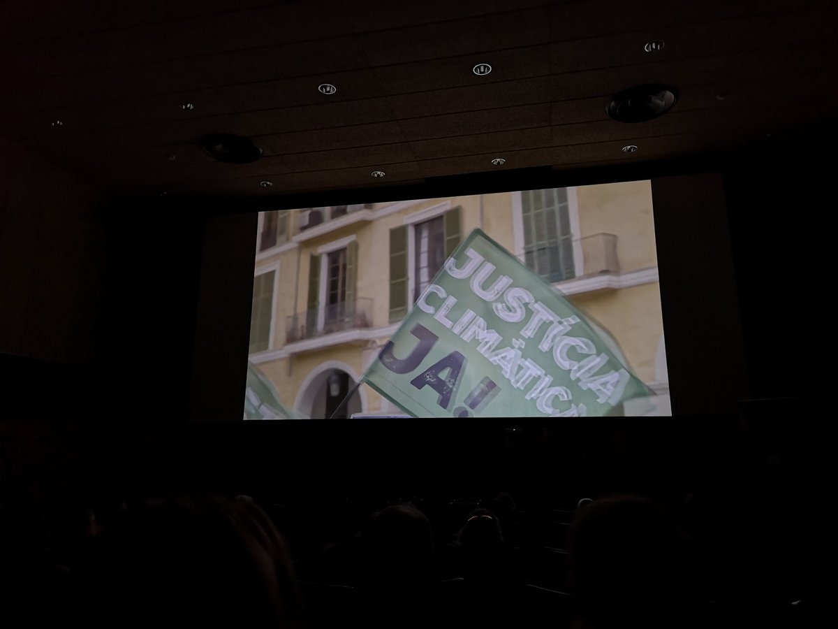 mercatsocial's tweet photo. A @CineCiutat: "Històries de resistència", de @PalmaXXI dirigit per @CarlesBover. Una mirada sobre com viuen i lluiten a la ciutat les #dones, les #personesmigrades, els col·lectius #ecologistes i els veïns i veïnes que reivindiquen fer de Palma un lloc per viure i conviure. https://t.co/XEaNj5K8JZ