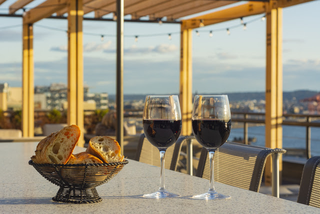 innatthemarket's tweet photo. You deserve a relaxing #staycation! Escape to our boutique #hotel to experience the beautiful Pacific Northwest like a true #Seattleite. https://t.co/W1RjZnGQyU https://t.co/v1oxTYNmdS
