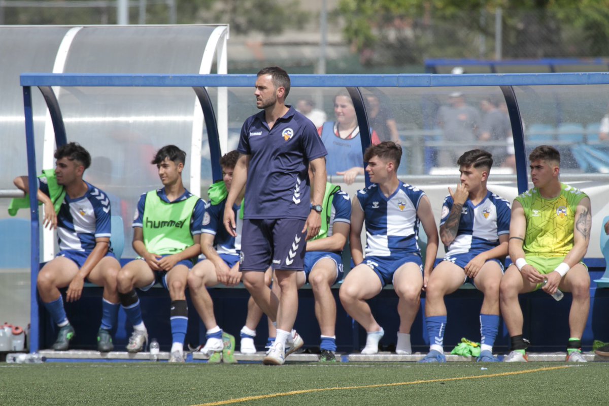 FutBaseCES's tweet photo. 🏆 𝗘𝗟 𝗝𝗨𝗩𝗘𝗡𝗜𝗟 '𝗔' 𝗙𝗔 𝗛𝗜𝗦𝗧𝗢̀𝗥𝗜𝗔 🏆

📈 5a posició
🔝 Millor classificació històrica a Divisió d'Honor
🎯 Adrià González, tercer màxim golejador de la categoria

🔗 Llegeix la notícia: https://t.co/lUgRDcmZUL

𝑭𝒆𝒍𝒊𝒄𝒊𝒕𝒂𝒕𝒔, 𝒆𝒒𝒖𝒊𝒑! 💙🤍

#FutBaseCES https://t.co/fwzrDBwSiL