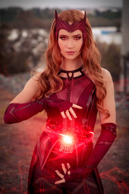 This is me being reasonable 🔥  First look of my Scarlet Witch shoot up on my Patreon now!!!! 💕 https://t