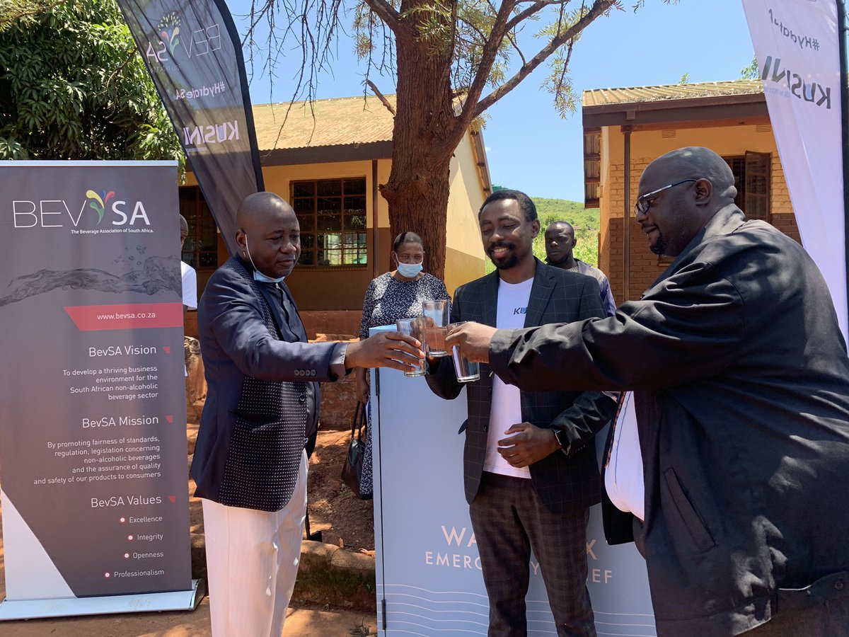 kusiniwater's tweet image. Our mission to make safe drinkable water accessible to 5 million people in 5 years is fuelled by the partnerships we’ve built with brands, organisations and public schools over the last 4 years 💙

(THREAD) #KusiniWater 

kusiniwater.co.za/talk-to-us