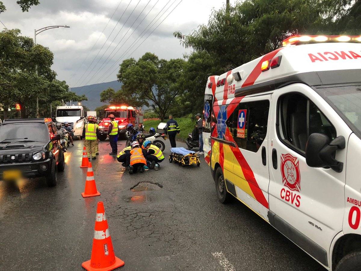 CBVSabaneta's tweet photo. #Atención En las últimas horas atendimos un accidente de tránsito en la avenida Regional, 200 metros antes de la estación Estrella del Metro. Una persona lesionada por autolesiones, sin criterios de traslado en ambulancia a un centro hospitalario.
Sigue 👇 https://t.co/uvylUMo63a