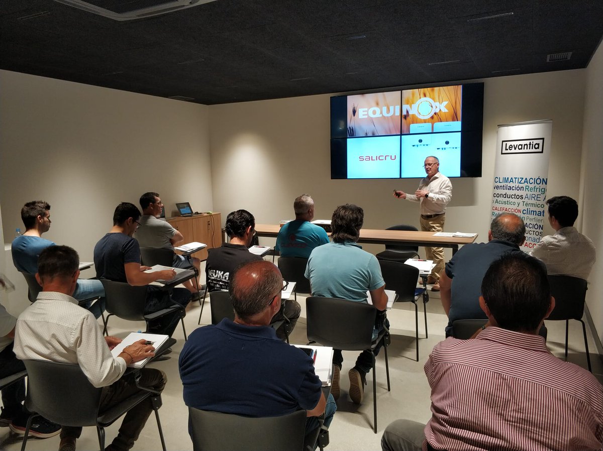 levantia_es's tweet photo. Esta tarde contamos con el equipo de @Salicru_SA, que nos presenta su gama de inversores solares #EQUINOX2, idóneos para generar energía fotovoltaica en viviendas y locales.
#Levantia #Salicru #energía #fotovoltaica #solar #autoconsumo #ahorro #eficienciaenergética https://t.co/y7JERpcyXj