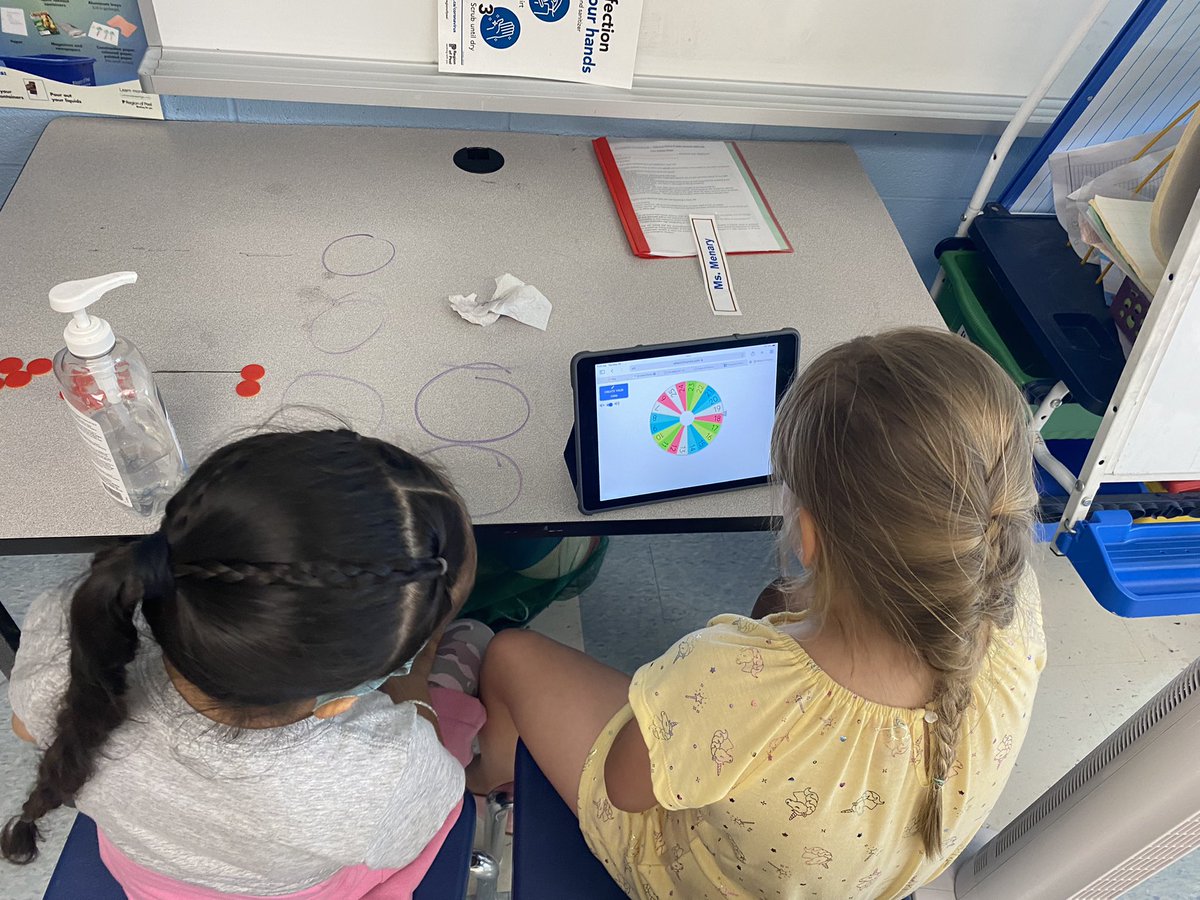 MrsPungitore's tweet photo. Having some fun playing “The Sharing Game” and trying to put our counters into equal groups! @TribuneDrive https://t.co/w9S01B6KW1