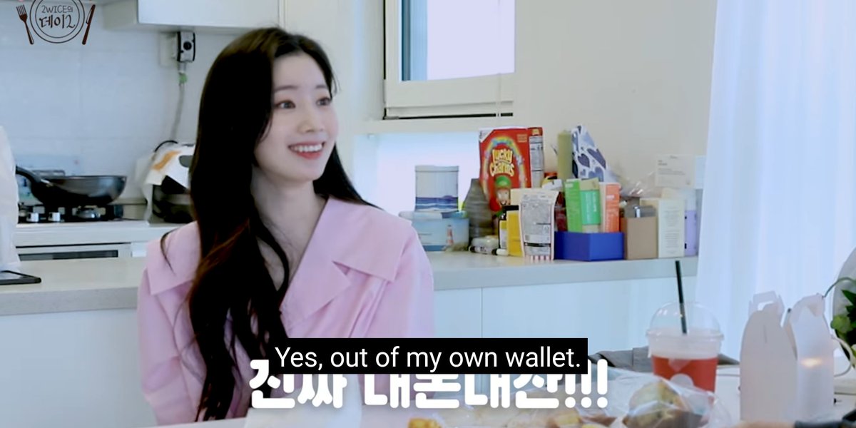 eyestellstruth's tweet photo. @JYPETWICE DAHYUN BUYING JEONGYEON FLOWERS AHHHCKK #정다의데이2 https://t.co/qiXFdauoH2