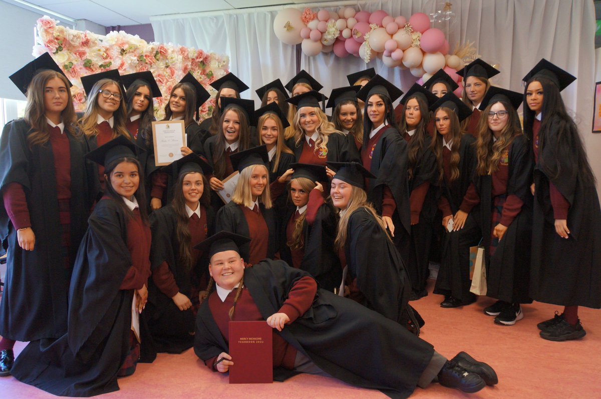 mercyinchicore's tweet photo. Class of 2022 https://t.co/cB6rJfCefN