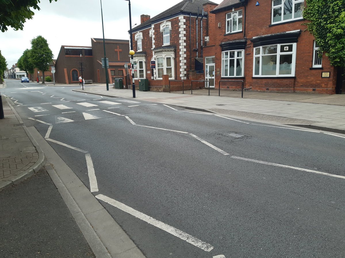 HumberbeatNEL's tweet photo. Cleethorpes NPT supporting and ensuring safe and lawful parking outside St Peter's School today, illegal and dangerous parking puts lives in danger and will not be tolerated #Cleethorpes #cleenhp #humbersidepolice #dontputlivesatrisk #walkinstead #yourriskinglives https://t.co/sJFTzuoat0