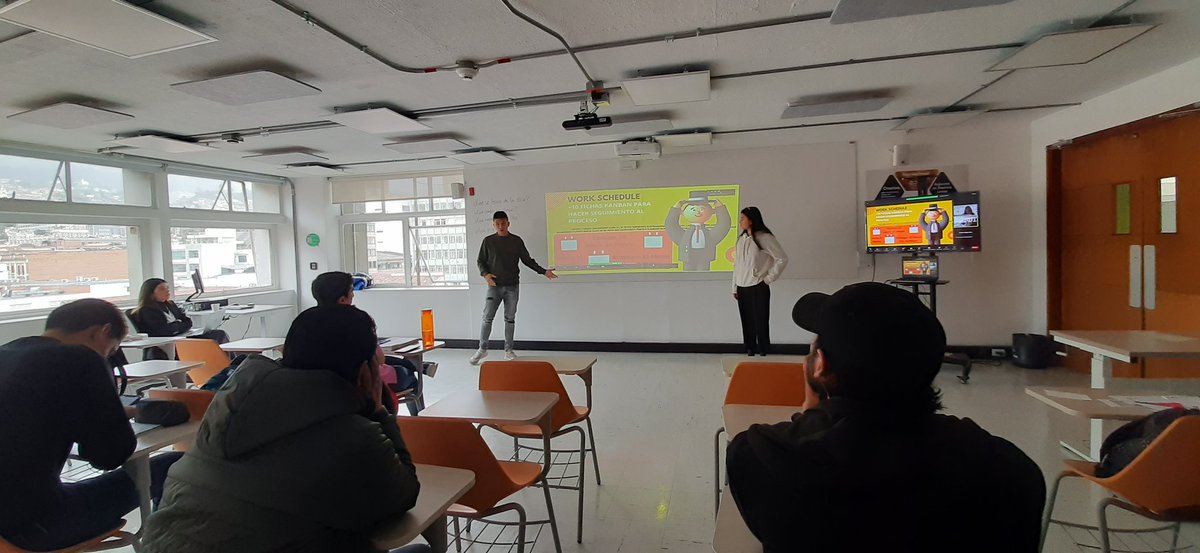 Cerrando clase de Habilidades para Emprender en <a href="/URosario/">URosario</a>.
Los estudiantes cierran proyectos que se conectan con las necesidades del país y ellos se reconocen como agentes de cambio.