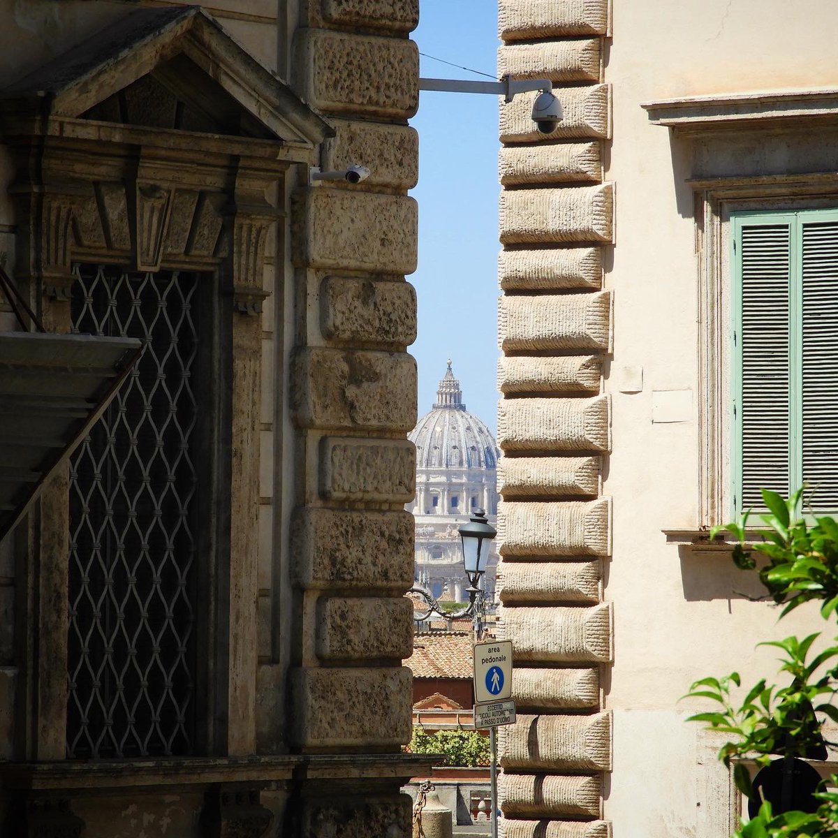 RomaOra_it's tweet photo. Da dove abbiamo scattato questa foto a questo incredibile #Panoromano sulla cupola più grande di #Roma? E soprattutto sapete già cos’è un Panoromano?!?

Beh per scoprirlo vi basta andare nel Canale YT o nella Pagina FB di #RomaOra e guardare il nostro ultimo video 😎 https://t.co/9Q7FzXtZoz