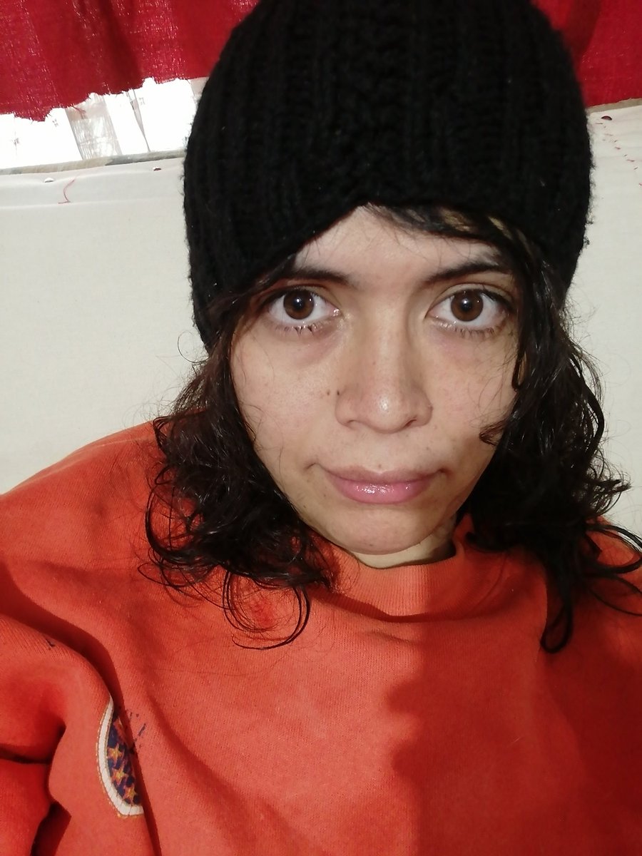 Alexa22313's tweet photo. Perdón por no ser bonita, por no saberme maquillar ni ser tan diva como las demás 😔👇 https://t.co/5V6KhkapLg