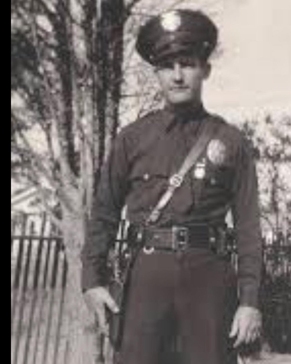 Although we may be a little biased, we believe the LAPD uniform is the sharpest in the nation. Enlarge the pictures to see the uniform standards of a bygone era in this Throwback-Thursday post.