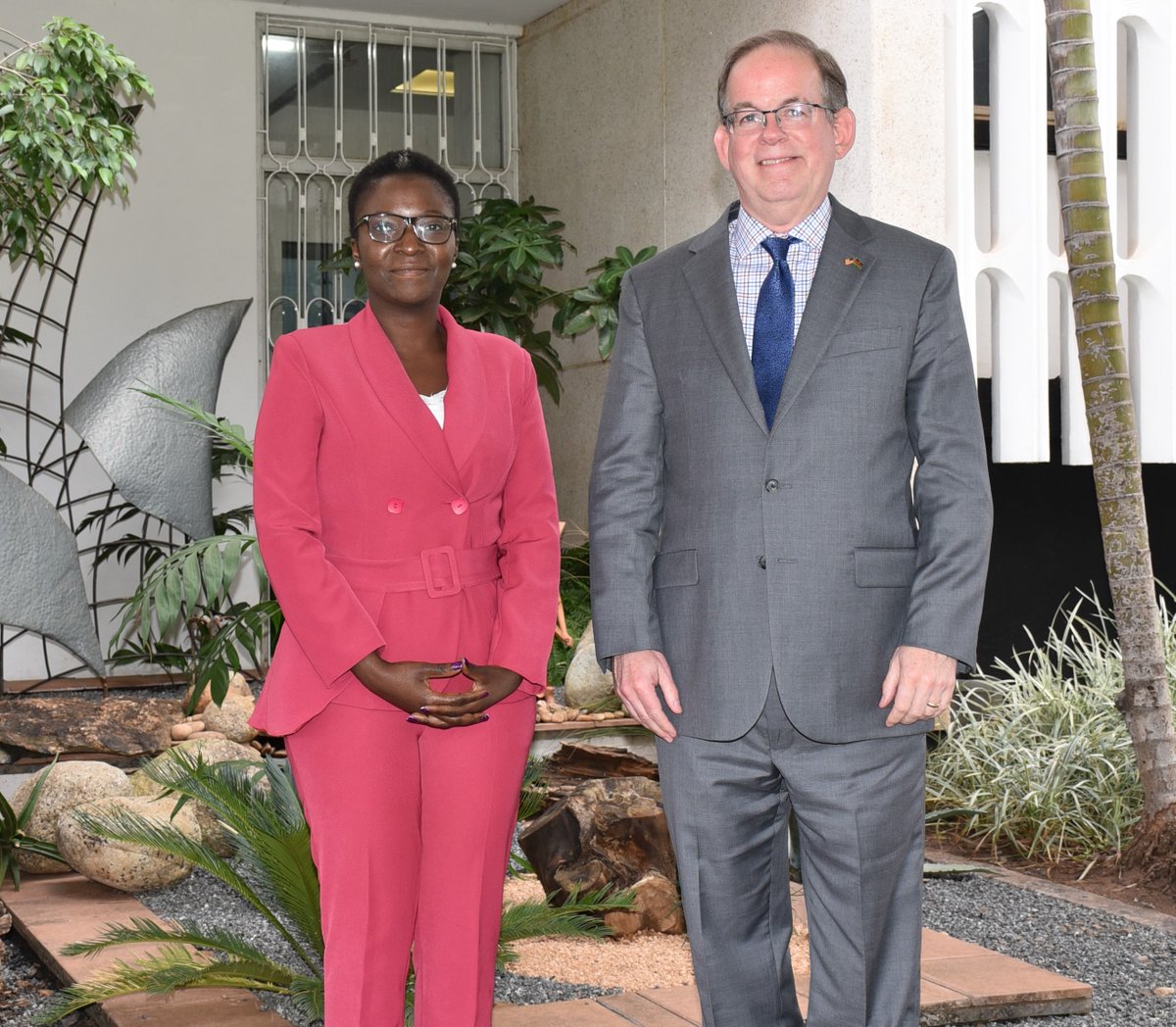 Ambassador Young met with ACB Director General Martha Chizuma. He expressed appreciation for the institution’s anti-corruption efforts and discussed ways to strengthen our partnership in combatting corruption to unlock Malawi’s economic growth potential.