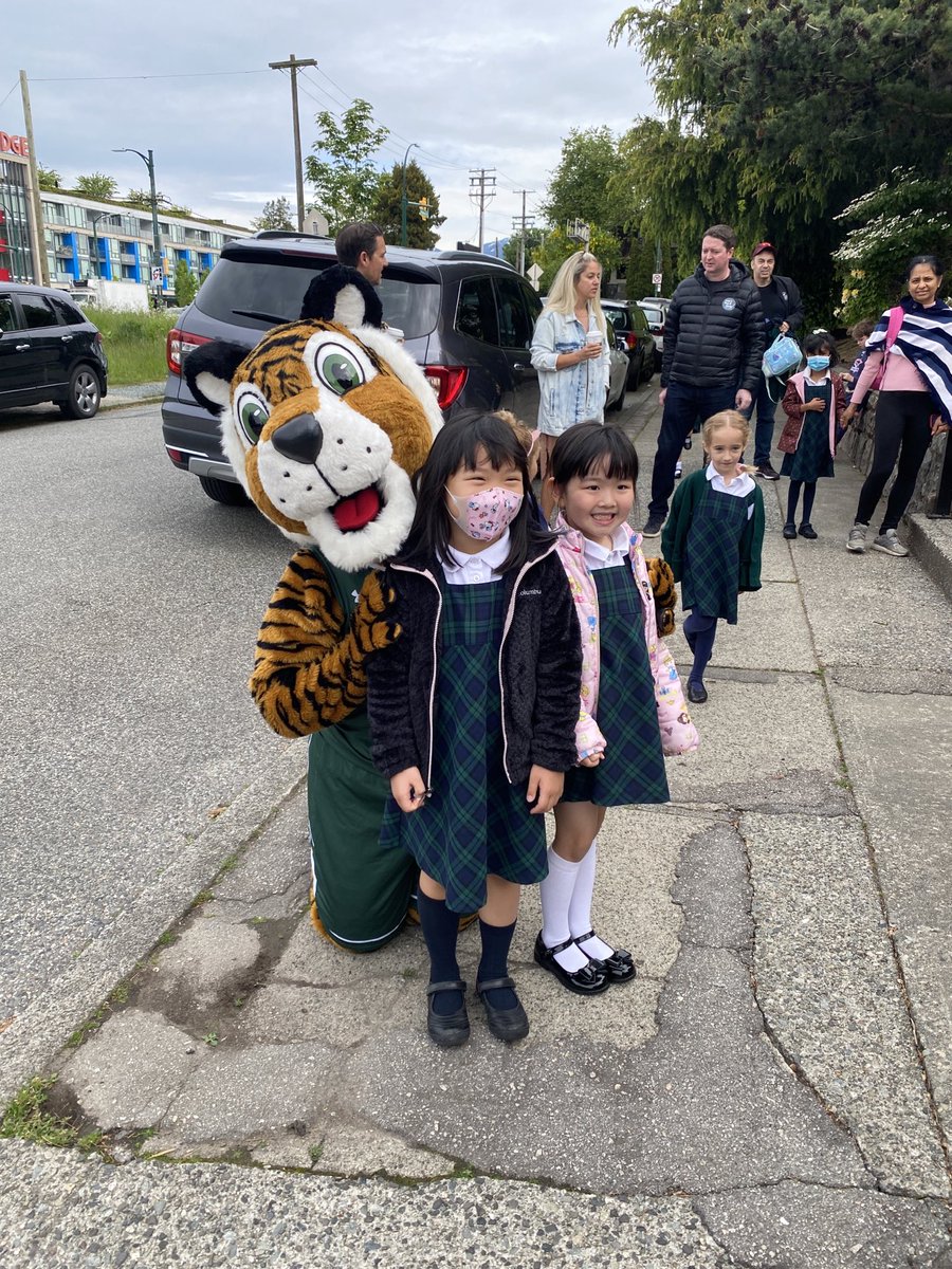 Smiles all around at our Fay of Giving ⁦<a href="/YorkHouseSchool/">York House School</a>⁩