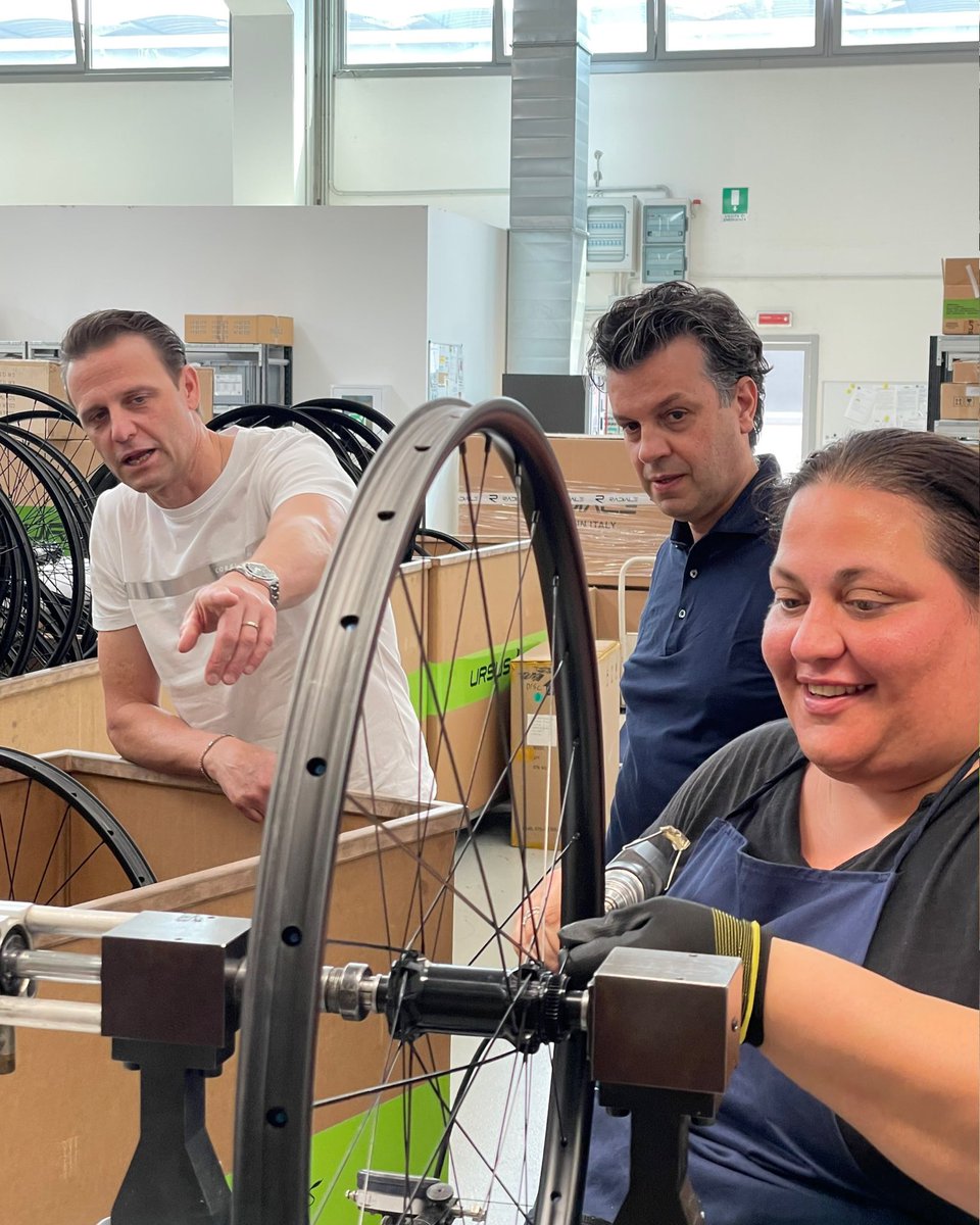 One of the fastest men in the history of cycling came to visit us today.

We’re delighted to introduce Ursus’ new ambassador: Alejet 🚀 <a href="/Alepetacchi/">AlessandroPetacchi</a>! 

#ursuswheels #ursuscycling #BeAGladiator #ambassador #cycling #vélo #ciclismo #wielrennen