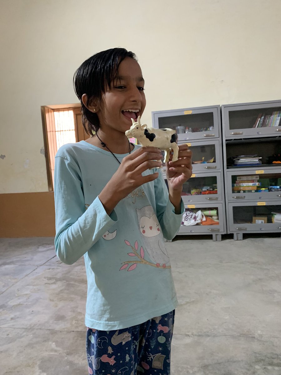 JivamF's tweet image. We organized a Show and Tell activity for some of our students 👩🏻‍🎓👨🏼‍🎓 to help them practice their public speaking 🔈 skills. 

#education #edutwitter #unsdg4 #qualityeducation #publicspeaking #RuralEmpowerment