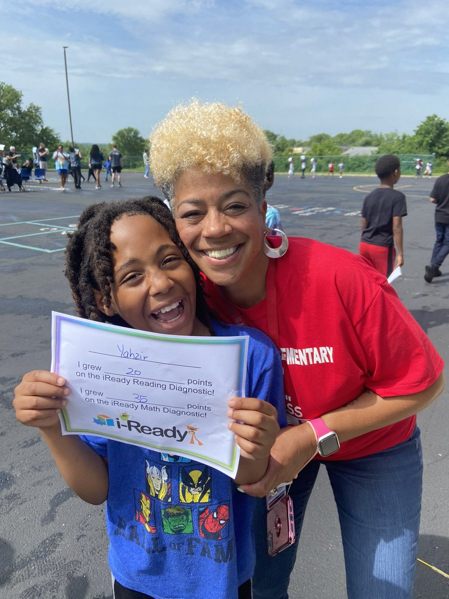 crookbailey2013's tweet image. We had a parade to celebrate students’ iREADY growth! The sun broke through the clouds and parents were here to celebrate our babies! @PCSDViking #vikingdiff